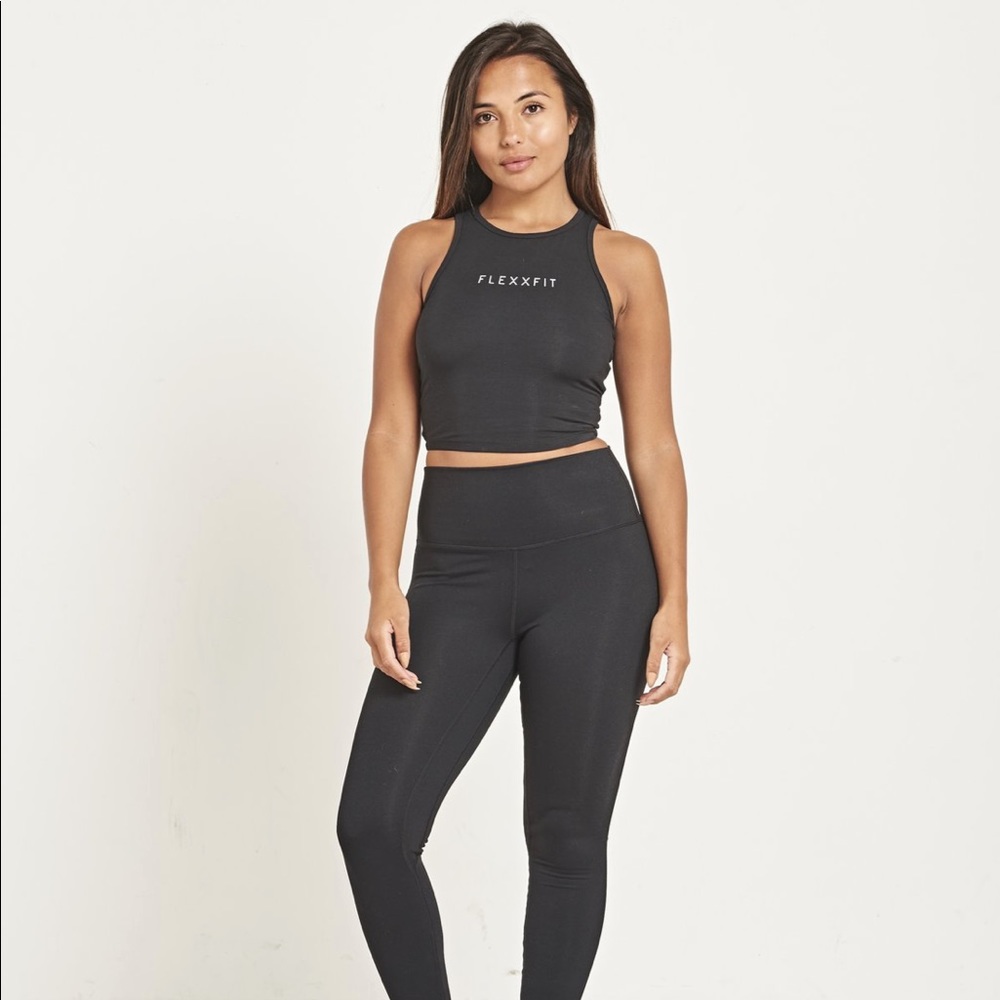 Crop Tie-Back Flexxfit Top